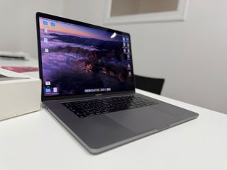 MacBook Pro 2017 i7 16GB 512GB Gris Espacial