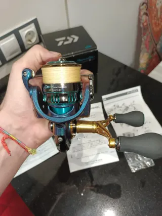 Daiwa Esmeraldas Air 2508PE-H-DH