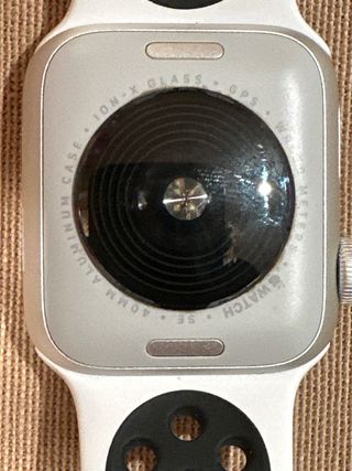 Apple Watch con cargador y correa