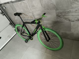Bicicleta Fixie Negra Ruedas Verdes