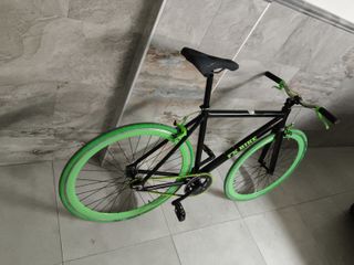 Bicicleta Fixie Negra Ruedas Verdes