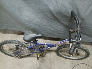 Bicicleta infantil azul