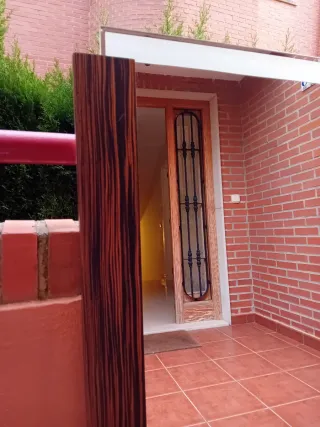 Espejo con marco de madera