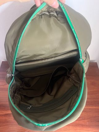 Mochila Desigual verde con corazón y símbolo paz