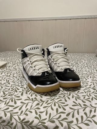 Jordan Aura niño negro y blanco