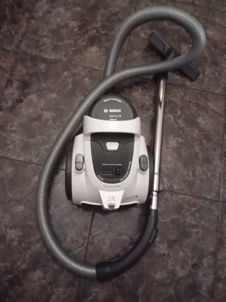 Aspiradora Bosch Serie 2 Blanca y Negra