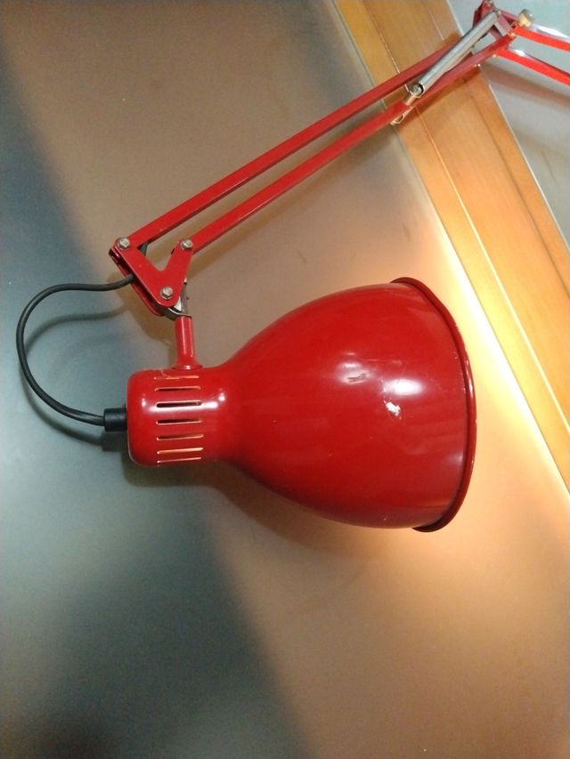 Lámpara de arquitecto articulada roja Metalarte 