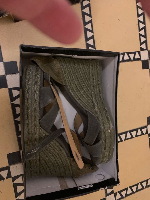 Sandalias Castañer grises y verdes