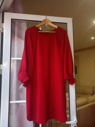 Vestido rojo manga francesa.