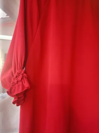 Vestido rojo manga francesa.