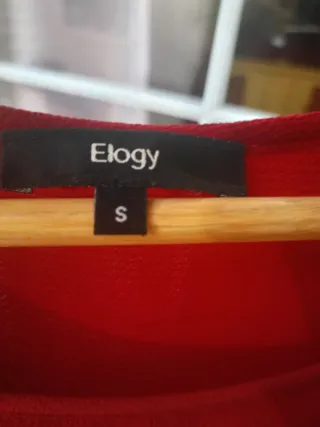 Vestido rojo manga francesa.