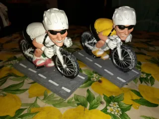 Coppia statuette ciclisti