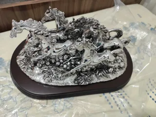 Centro de mesa caballos metal madera