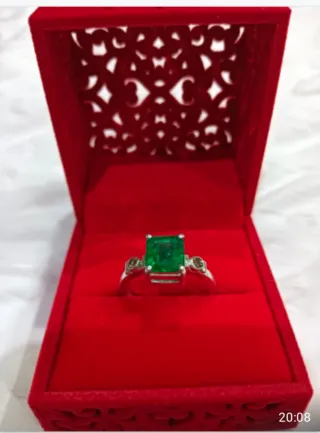 Anillo Plata con Esmeralda y Diamantes.