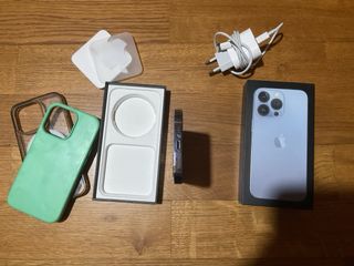 iPhone 13 Pro Blue + accessori