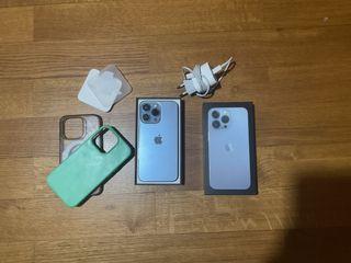 iPhone 13 Pro Blue + accessori