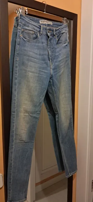Vaqueros Zara Talla 36