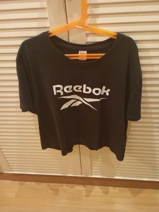 Camiseta Reebok Negra Logo Blanco