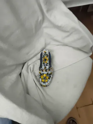 Zapato de cerámica decorado floral