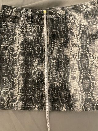 Falda Zara Estampado Serpiente Talla S