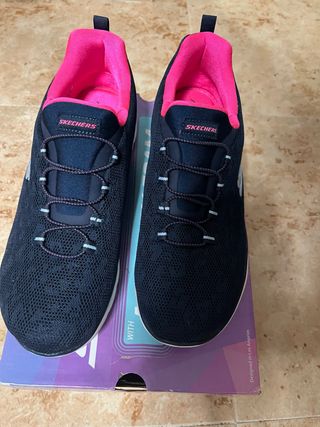 Zapatillas Skechers Negras y Rosas