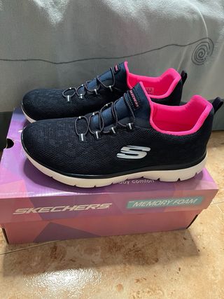 Zapatillas Skechers Negras y Rosas
