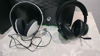 Xbox Series X 1TB + 3 Mandos + Auriculares + carga