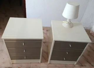 Set di 2 comodini + lampada