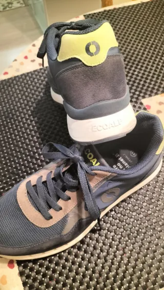 Deportivas azules y beige