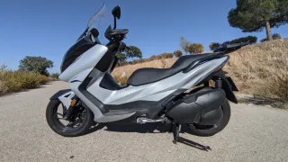 Moto Zontes plateada