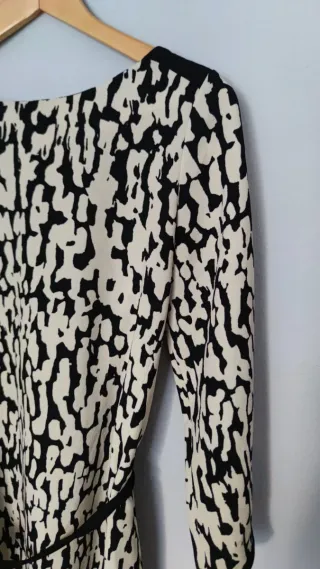 Vestido estampado beige y negro