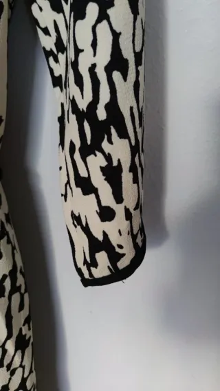 Vestido estampado beige y negro