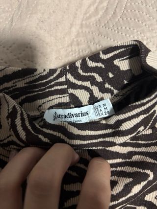 Jersey cuello vuelto estampado cebra