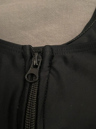 Bañador negro con cremallera y aros