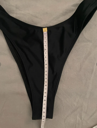 Bañador negro con cremallera y aros