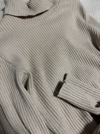 Jersey cuello vuelto beige