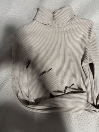Jersey cuello vuelto beige