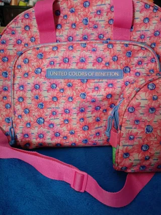 Mochila y neceser United Colors of Benetton flores