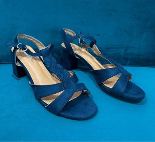 Zapatos de tacón azul terciopelo