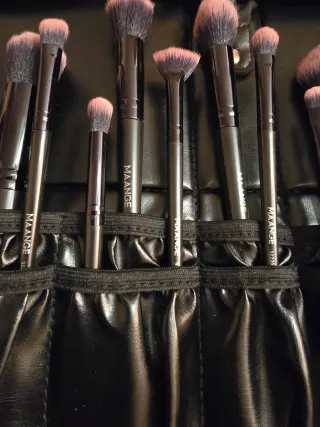 Estuche brochas maquillaje Mange negro/rosa. Shein