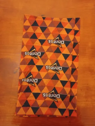 Bufanda Doritos Triángulos Naranja y Negro