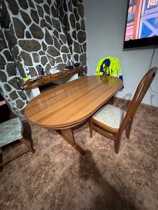 Mesa de comedor de madera maciza