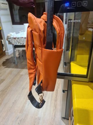 Mochila naranja 30x36