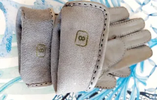 Guantes de piel grises para mujer