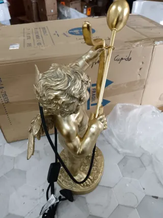 Lámpara Cupido Resina Dorada