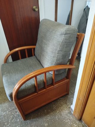 Poltrona in vimini e legno,

Sono 2 poltrone 