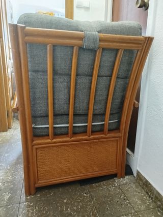 Poltrona in vimini e legno,

Sono 2 poltrone 