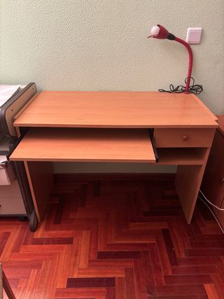 Mesa de estudio de madera