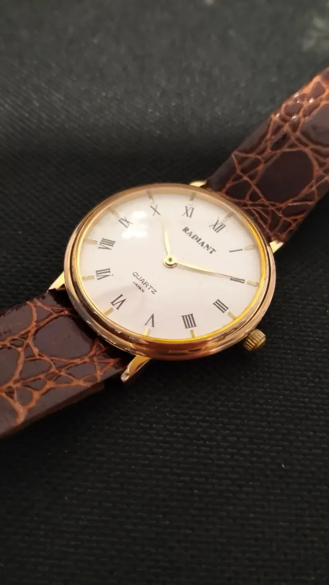 Reloj Radiant Cuarzo Japonés Dorado