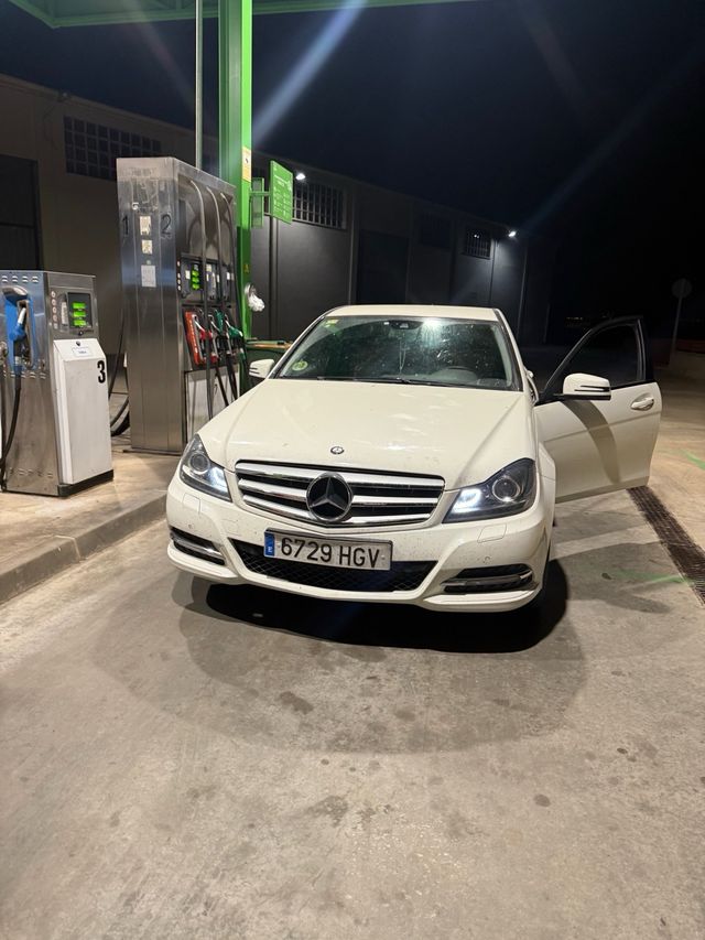 Mercedes-Benz c200 2011